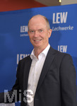 07.07.2021, Fussball Regionalliga Bayern 2021/22, FC Memmingen,  Presseveranstaltung zur Sponsoring-Verlngerung um weitere vier Jahre von Haupt- und Trikot-Sponsor LEW (Lechwerke AG) im Stadion Memmingen. Dr. Dietrich Gemmel (LEW-Vorstand) hlt eine Rede.