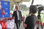 07.07.2021, Fussball Regionalliga Bayern 2021/22, FC Memmingen,  Presseveranstaltung zur Sponsoring-Verlngerung um weitere vier Jahre von Haupt- und Trikot-Sponsor LEW (Lechwerke AG) im Stadion Memmingen. Dr. Dietrich Gemmel (LEW-Vorstand) gibt ein Interview.