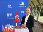 07.07.2021, Fussball Regionalliga Bayern 2021/22, FC Memmingen,  Presseveranstaltung zur Sponsoring-Verlngerung um weitere vier Jahre von Haupt- und Trikot-Sponsor LEW (Lechwerke AG) im Stadion Memmingen. Dr. Dietrich Gemmel (LEW-Vorstand) hlt eine Rede.