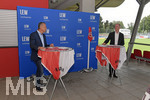 07.07.2021, Fussball Regionalliga Bayern 2021/22, FC Memmingen,  Presseveranstaltung zur Sponsoring-Verlngerung um weitere vier Jahre von Haupt- und Trikot-Sponsor LEW (Lechwerke AG) im Stadion Memmingen. v.li: FCM Prsident Armin Buchmann,  Dr. Dietrich Gemmel (LEW-Vorstand) 