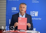 07.07.2021, Fussball Regionalliga Bayern 2021/22, FC Memmingen,  Presseveranstaltung zur Sponsoring-Verlngerung um weitere vier Jahre von Haupt- und Trikot-Sponsor LEW (Lechwerke AG) im Stadion Memmingen. FCM Prsident Armin Buchmann