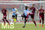 17.07.2021, Fussball 2.und 3. Liga 2021/2022, Testspiel 1.FC Nrnberg - TSV 1860 Mnchen, im Nrnberger Max-Morlock-Stadion.

Nrnbergs Fabian Nrnberger (Nrnberg)  und Blankadi Merveille (1860 Mnchen).