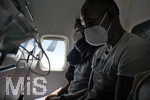 20.07.2021, Reisen und Fliegen in Zeiten der Corona-Pandemie, Passagiere mit FFP2-Maske auf dem Flug eines Condor-Passagier-Flugzeuges von der Rückreise aus Mallorca. (Modelreleased)