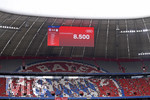 24.07.2021, Fussball 1. Bundesliga 2021/2022, Audi Football Summit, Testspiel, FC Bayern Mnchen - Ajax Amsterdam, in der Allianz-Arena Mnchen. Aufgrund der guten Corona-Zahlen sind wieder Zuschauer im Stadion erlaubt mit Mindestabstand.    8500 Zuschauer steht auf der Anzeigetafel.
