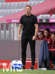 28.07.2021, Fussball 1. Bundesliga 2021/2022, Testspiel Saisonvorbereitung, FC Bayern Mnchen - Borussia Mnchengladbach, 
in der Allianz-Arena Mnchen. Trainer Julian Nagelsmann (FC Bayern Mnchen) gibt Anweisungen.
