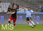 24.08.2021, Fussball 3. Liga 2021/2022, 5.Spieltag, TSV 1860 Mnchen - FC Viktoria Kln, im Grnwalder-Stadion Mnchen, v.li: Kai Klefisch (Viktoria Kln) gegen Richard Neudecker (TSV 1860 Mnchen) 

