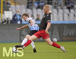 24.08.2021, Fussball 3. Liga 2021/2022, 5.Spieltag, TSV 1860 Mnchen - FC Viktoria Kln, im Grnwalder-Stadion Mnchen, v.li: Richard Neudecker (TSV 1860 Mnchen) gegen Kai Klefisch (Viktoria Kln) 

