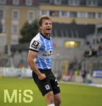 24.08.2021, Fussball 3. Liga 2021/2022, 5.Spieltag, TSV 1860 Mnchen - FC Viktoria Kln, im Grnwalder-Stadion Mnchen, Torjubel zum 1:0 von Richard Neudecker ( TSV 1860 Mnchen)  

