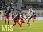 24.08.2021, Fussball 3. Liga 2021/2022, 5.Spieltag, TSV 1860 Mnchen - FC Viktoria Kln, im Grnwalder-Stadion Mnchen, Torschuss zum 1:0 von Richard Neudecker (re, TSV 1860 Mnchen) 

