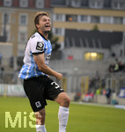 24.08.2021, Fussball 3. Liga 2021/2022, 5.Spieltag, TSV 1860 Mnchen - FC Viktoria Kln, im Grnwalder-Stadion Mnchen, Torjubel zum 1:0 von Richard Neudecker ( TSV 1860 Mnchen)  

