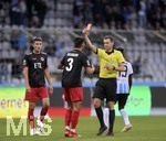 24.08.2021, Fussball 3. Liga 2021/2022, 5.Spieltag, TSV 1860 Mnchen - FC Viktoria Kln, im Grnwalder-Stadion Mnchen, Maximilian Rossmann (Viktoria Kln) sieht die Rote Karte von Schiedsrichter Christof Gnsch

