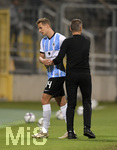 24.08.2021, Fussball 3. Liga 2021/2022, 5.Spieltag, TSV 1860 Mnchen - FC Viktoria Kln, im Grnwalder-Stadion Mnchen, Trainer Michael Kllner (TSV 1860 Mnchen) wechselt Dennis Dressel (TSV 1860 Mnchen) aus.

