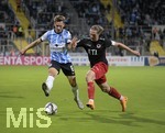 24.08.2021, Fussball 3. Liga 2021/2022, 5.Spieltag, TSV 1860 Mnchen - FC Viktoria Kln, im Grnwalder-Stadion Mnchen, li: Erik Tallig (TSV 1860 Mnchen) am Ball 

