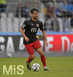 24.08.2021, Fussball 3. Liga 2021/2022, 5.Spieltag, TSV 1860 Mnchen - FC Viktoria Kln, im Grnwalder-Stadion Mnchen, Aaron Berzel  (Viktoria Kln) am Ball 

