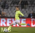 24.08.2021, Fussball 3. Liga 2021/2022, 5.Spieltag, TSV 1860 Mnchen - FC Viktoria Kln, im Grnwalder-Stadion Mnchen, Moritz Nicolas (Viktoria Kln) Abschlag.

