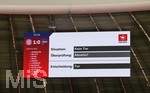 28.08.2021, Fussball 1. Bundesliga 2021/2022, 3. Spieltag, FC Bayern Mnchen - Hertha BSC Berlin, in der Allianz-Arena Mnchen. Auf der Anzeigetafel wird erklrt was der Video Assistent entschieden hat,
     


