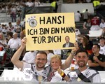 05.09.2021, Fussball WM-Qualifikation 2021/22 Gruppe J, Deutschland - Armenien, in der Arena Stuttgart, Deutschlandfans: Hansi ich bin ein Mann fr Dich!