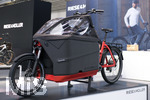 08.09.2021, Messe Mnchen IAA Mobility 2021 in Mnchen im Messegelnde Riem. Fahrrder gehren auch zur Mobility der Zukunft. Hier ein Lastenfahrrad mit Zeltdach.