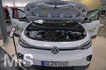 08.09.2021, Messe München IAA Mobility 2021 in München im Messegelände Riem.  VW-ID3  Elektrofahrzeug von Volkswagen mit Blick unter die Motorhaube.