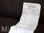 09.09.2021, Stimmzettel und Briefwahlunterlagen zur Bundestagswahl. Aufgeklappter Stimmzettel mit Aufdruck ?Sie haben 2 Stimmen? und bersicht der ersten Parteien.