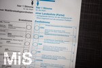 09.09.2021, Stimmzettel und Briefwahlunterlagen zur Bundestagswahl. Aufgeklappter Stimmzettel mit den Parteien CDU, SPD, FDP, AfD und GRNE.