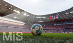 03.10.2021, Fussball 1. Bundesliga 2021/2022, 7. Spieltag, FC Bayern Mnchen - Eintracht Frankfurt, in der Allianz-Arena Mnchen.  Der Spielball liegt bereit.


