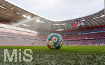 03.10.2021, Fussball 1. Bundesliga 2021/2022, 7. Spieltag, FC Bayern Mnchen - Eintracht Frankfurt, in der Allianz-Arena Mnchen.  Der Spielball liegt bereit.


