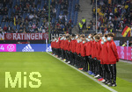 08.10.2021, Fussball WM-Qualifikation 2021/22 Gruppe J, Deutschland - Rumnien, im Volksparkstadion Hamburg, Viele junge Volunteers mit Masken kommen ins Stadion. 