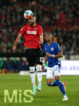 15.10.2021, Fussball 2. Bundesliga 2021/2022, 10. Spieltag, Hannover 96 - FC Schalke 04, in der HDI Arena Hannover. (L-R) Lukas Hinterseer (Hannover) gegen Malick Thiaw (Schalke 04)