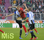 17.10.2021, Fussball 1. Bundesliga 2021/2022, 8. Spieltag, FC Augsburg - DSC Arminia Bielefeld, in der WWK-Arena Augsburg,   Andre Hahn (FC Augsburg) rudert mit den Hnden im Zweikampf, 


