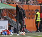 17.10.2021, Fussball 1. Bundesliga 2021/2022, 8. Spieltag, FC Augsburg - DSC Arminia Bielefeld, in der WWK-Arena Augsburg,   Trainer Markus Weinzierl (FC Augsburg) 


