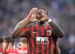 17.10.2021, Fussball 1. Bundesliga 2021/2022, 8. Spieltag, FC Augsburg - DSC Arminia Bielefeld, in der WWK-Arena Augsburg,  Torjubel Reece Oxford (FC Augsburg) 


