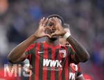 17.10.2021, Fussball 1. Bundesliga 2021/2022, 8. Spieltag, FC Augsburg - DSC Arminia Bielefeld, in der WWK-Arena Augsburg,  Torjubel Reece Oxford (FC Augsburg) 


