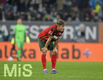 17.10.2021, Fussball 1. Bundesliga 2021/2022, 8. Spieltag, FC Augsburg - DSC Arminia Bielefeld, in der WWK-Arena Augsburg,  Robert Gumny (FC Augsburg) nach dem Schlusspfiff frustriert.


