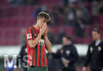 17.10.2021, Fussball 1. Bundesliga 2021/2022, 8. Spieltag, FC Augsburg - DSC Arminia Bielefeld, in der WWK-Arena Augsburg,  Robert Gumny (FC Augsburg) nach dem Schlusspfiff frustriert.


