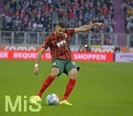 17.10.2021, Fussball 1. Bundesliga 2021/2022, 8. Spieltag, FC Augsburg - DSC Arminia Bielefeld, in der WWK-Arena Augsburg,  Daniel Caligiuri (FC Augsburg) am Ball 


