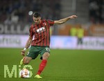 17.10.2021, Fussball 1. Bundesliga 2021/2022, 8. Spieltag, FC Augsburg - DSC Arminia Bielefeld, in der WWK-Arena Augsburg,   Daniel Caligiuri (FC Augsburg) Schuss


