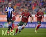 17.10.2021, Fussball 1. Bundesliga 2021/2022, 8. Spieltag, FC Augsburg - DSC Arminia Bielefeld, in der WWK-Arena Augsburg,   Andre Hahn (FC Augsburg) am Ball 


