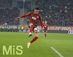 17.10.2021, Fussball 1. Bundesliga 2021/2022, 8. Spieltag, FC Augsburg - DSC Arminia Bielefeld, in der WWK-Arena Augsburg,  Ruben Vargas (FC Augsburg) am Ball 


