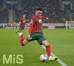 17.10.2021, Fussball 1. Bundesliga 2021/2022, 8. Spieltag, FC Augsburg - DSC Arminia Bielefeld, in der WWK-Arena Augsburg,  Ruben Vargas (FC Augsburg) am Ball 


