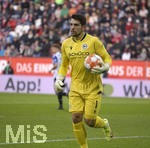 17.10.2021, Fussball 1. Bundesliga 2021/2022, 8. Spieltag, FC Augsburg - DSC Arminia Bielefeld, in der WWK-Arena Augsburg,  Torwart Stefan Ortega Moreno (Bielefeld) 


