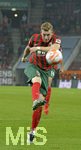 17.10.2021, Fussball 1. Bundesliga 2021/2022, 8. Spieltag, FC Augsburg - DSC Arminia Bielefeld, in der WWK-Arena Augsburg,  Andre Hahn (FC Augsburg) Schuss.


