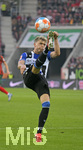 17.10.2021, Fussball 1. Bundesliga 2021/2022, 8. Spieltag, FC Augsburg - DSC Arminia Bielefeld, in der WWK-Arena Augsburg,  Robin Hack (Bielefeld) am Ball 


