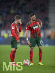 17.10.2021, Fussball 1. Bundesliga 2021/2022, 8. Spieltag, FC Augsburg - DSC Arminia Bielefeld, in der WWK-Arena Augsburg,  v.li: Mads Pedersen (FC Augsburg), Daniel Caligiuri (FC Augsburg).


