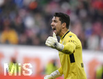 17.10.2021, Fussball 1. Bundesliga 2021/2022, 8. Spieltag, FC Augsburg - DSC Arminia Bielefeld, in der WWK-Arena Augsburg,  Torwart Stefan Ortega Moreno (Bielefeld) 


