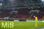 17.10.2021, Fussball 1. Bundesliga 2021/2022, 8. Spieltag, FC Augsburg - DSC Arminia Bielefeld, in der WWK-Arena Augsburg,  Die Haupttribne ist nur sprlich besetzt.


