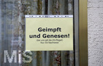12.11.2021,  Mindelheim, vor einem Lokal: Schild Zutritt nur 