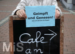 12.11.2021,  Mindelheim, vor einem Lokal: Schild Zutritt nur 