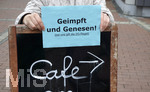 12.11.2021,  Mindelheim, vor einem Lokal: Schild Zutritt nur 
