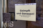 12.11.2021,  Mindelheim, vor einem Lokal: Schild Zutritt nur 